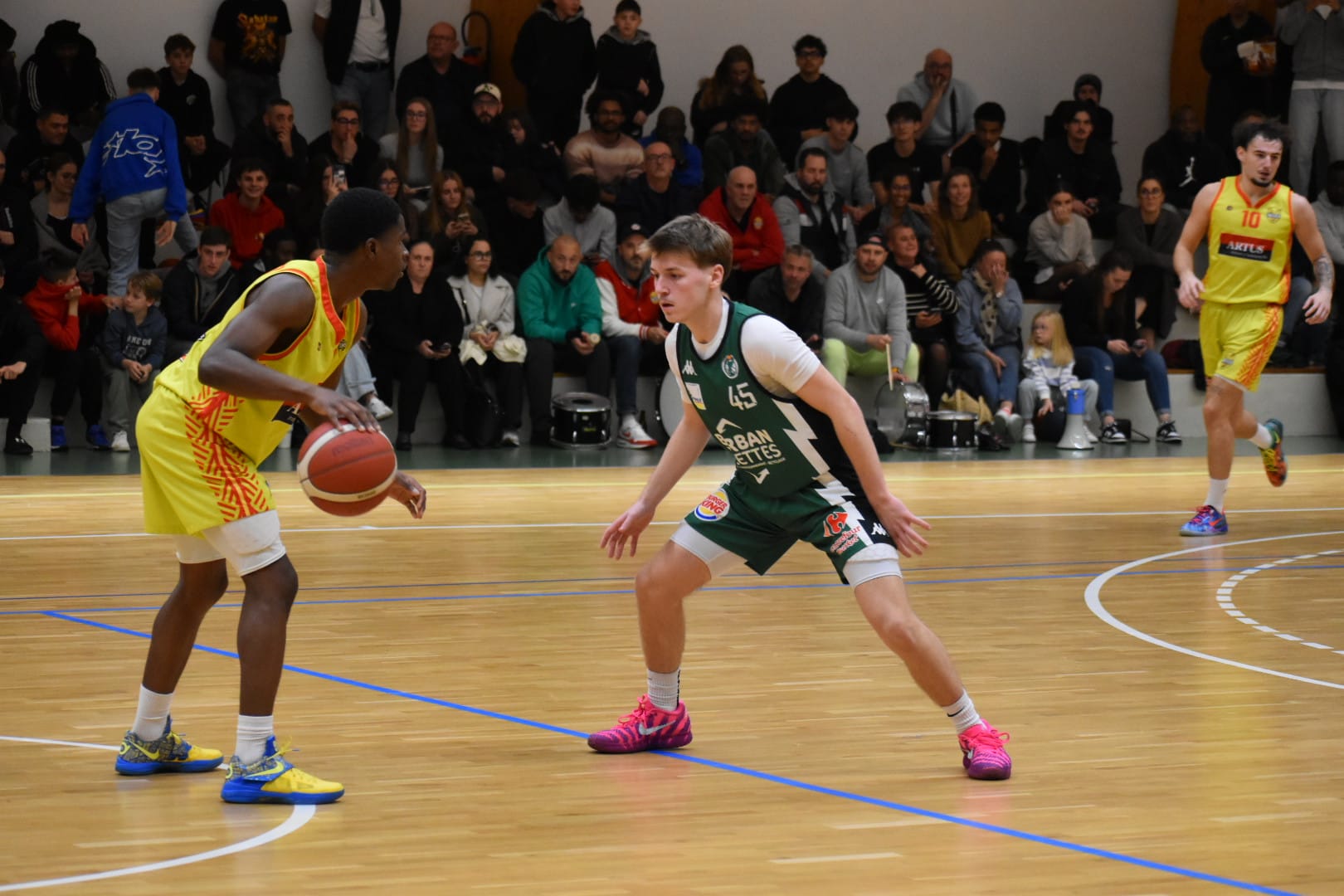 Joueur de Basket-ball en train de jouer