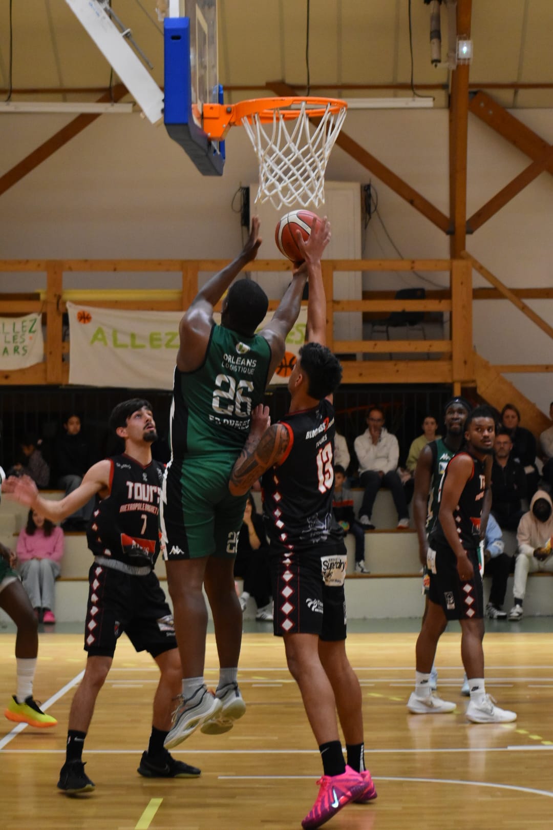 Joueur de Basket-ball en train de jouer